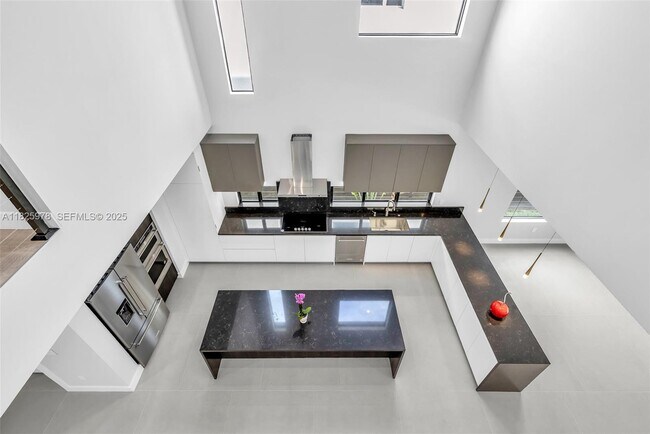 Building Photo - 808-810 SW 9th St