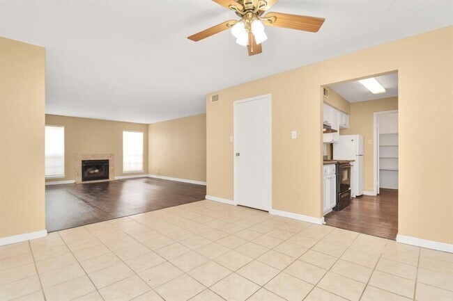 Building Photo - 7400 Bellerive Dr