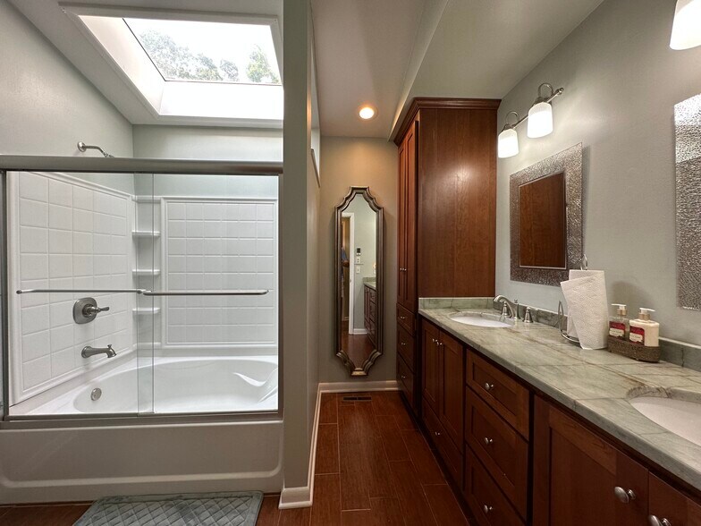 Building Photo - 66 Whispering Pines Dr