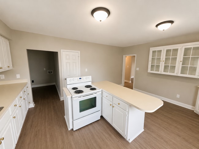 Building Photo - Three bedroom, 2.5 bath house in Graham