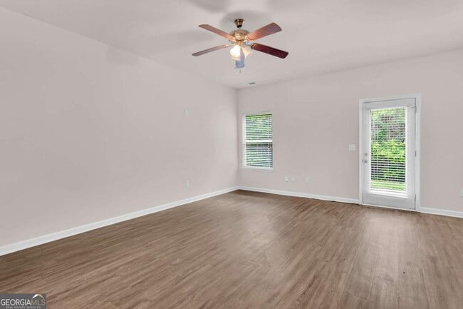 Building Photo - 4488 Ravenwood Dr