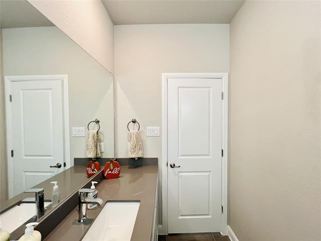 Building Photo - 15748 Putney Wy