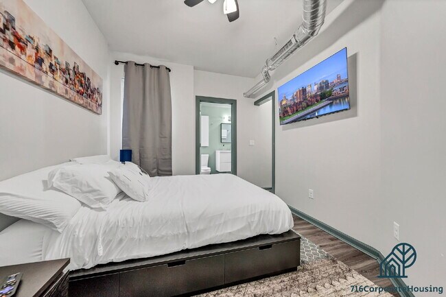 Building Photo - Furnished 2-Bedroom, 2-Bath Apartment near the Medical Campus