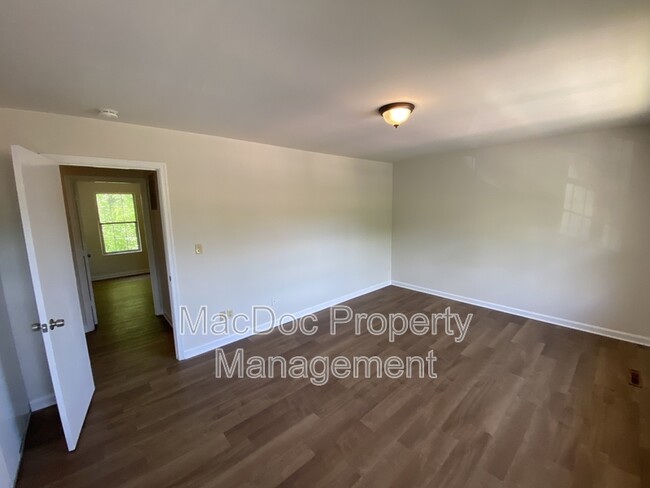 Building Photo - 104 Kings Mill Dr