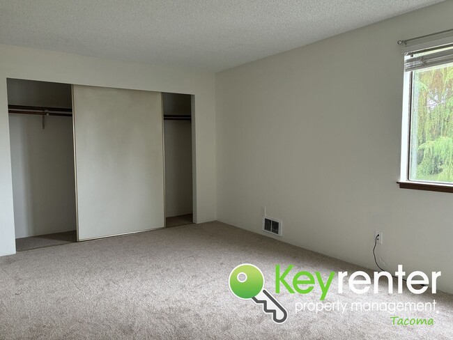 Building Photo - North End Gated Condo 2bed/2bath w/Garage ...