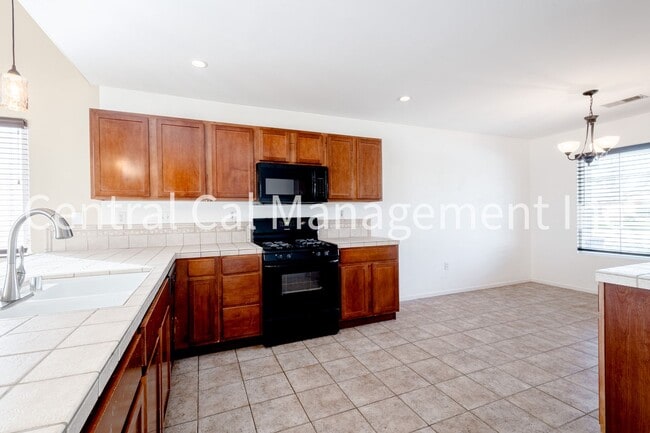 Building Photo - 3 Bedroom/2 Bath with Pool in the Southwest - $2395 Per Month!