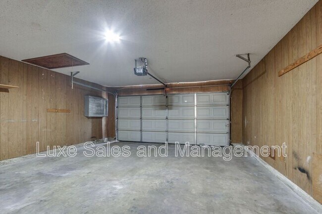 Building Photo - 1705 N Gleason Ave