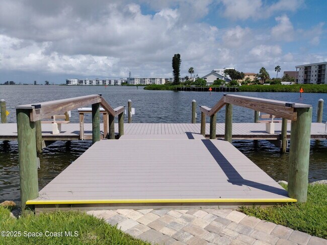 Building Photo - 200 S Banana River Blvd