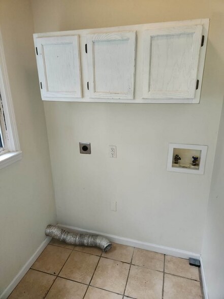 Building Photo - 3355 N College Ave