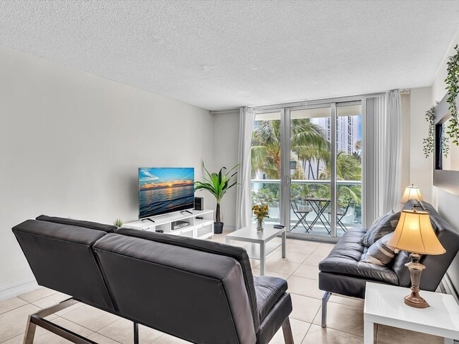 Building Photo - 3901 S Ocean Dr