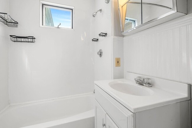 Building Photo - 82 Cliff St