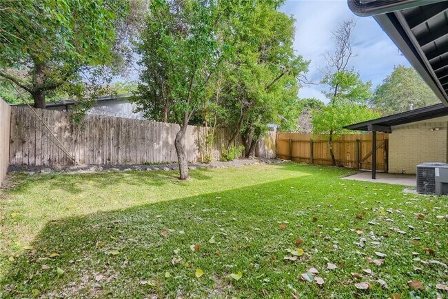 Building Photo - 6204 Shadow Valley Dr