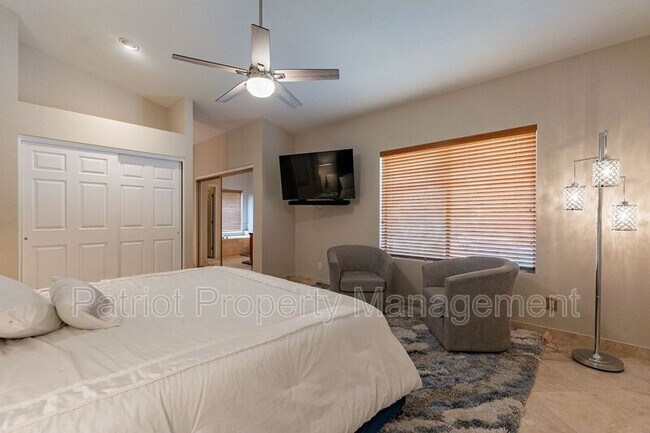 Building Photo - 9910 E Sutton Dr