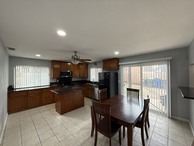 Building Photo - Bright Updated Single Story Home