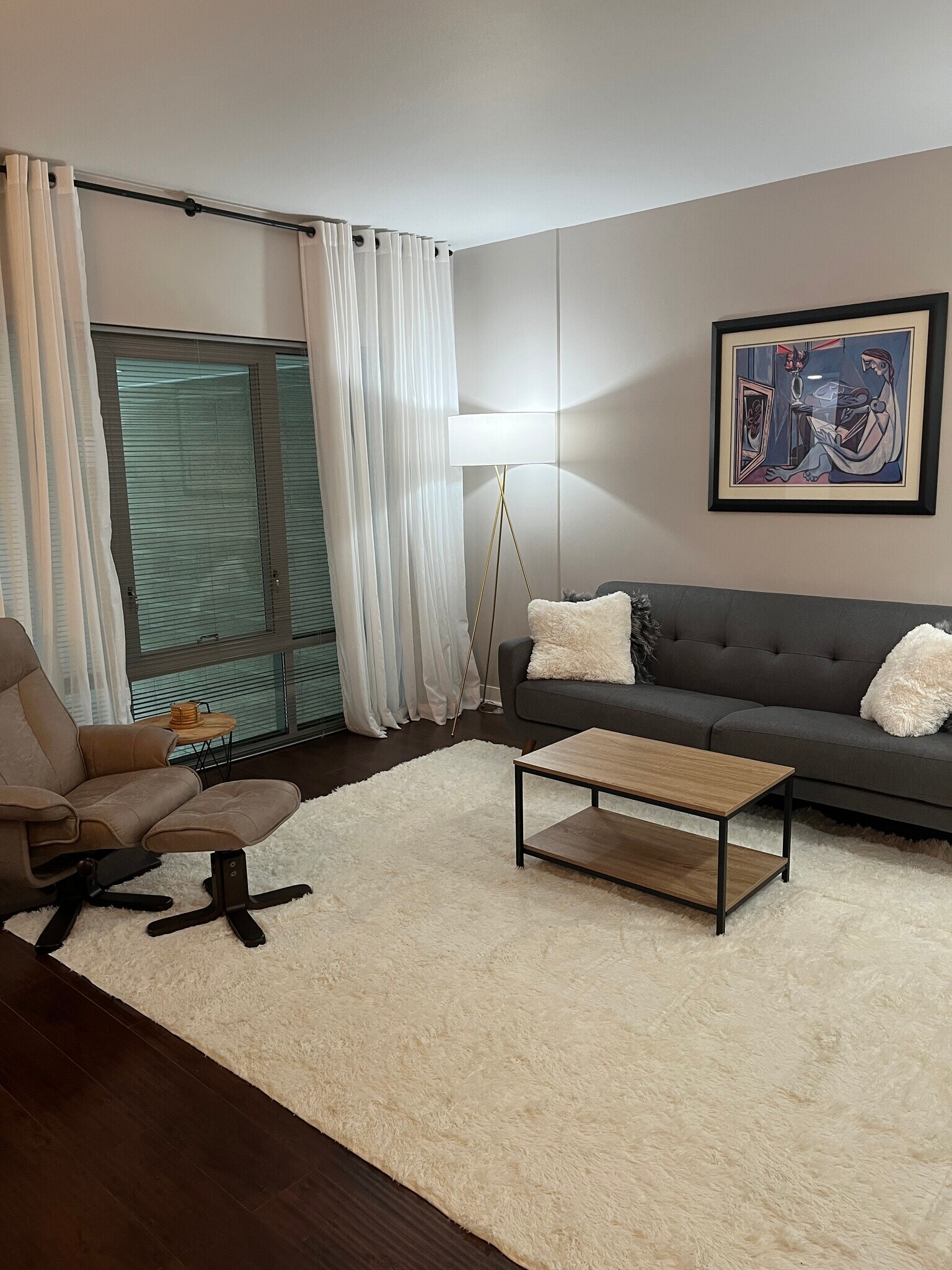 Building Photo - 425 W Beech St