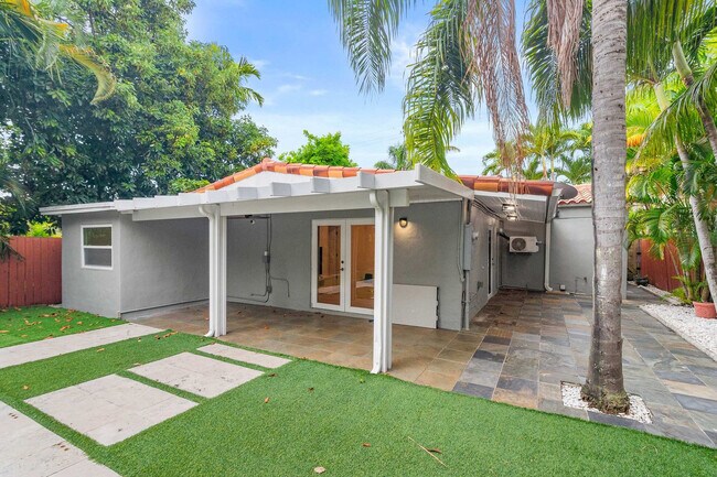 Building Photo - 443 NE 71st St