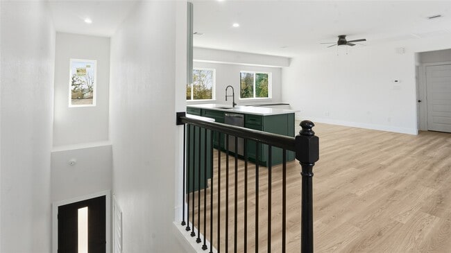 Building Photo - 1313 Knight St