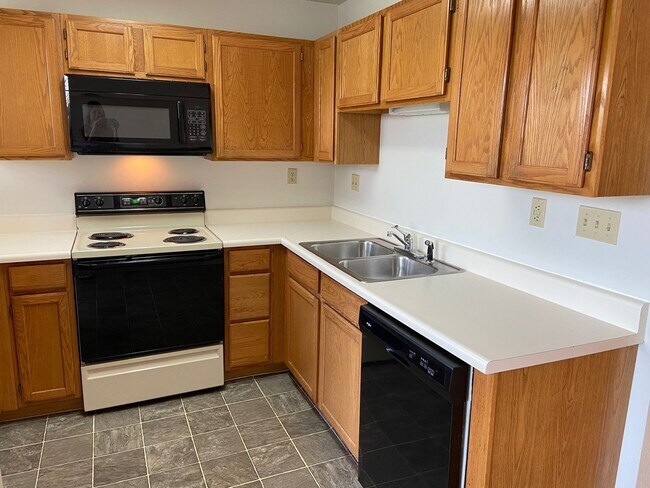 Building Photo - Condominium in FoxPointe