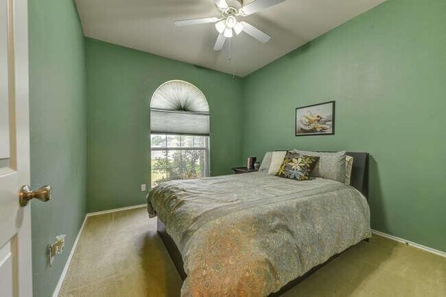 Building Photo - 910 Wild Petunia Way