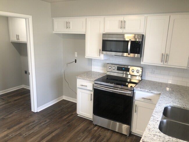 Building Photo - 2209 Iowa St