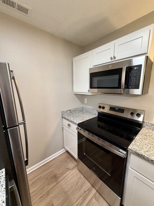 Building Photo - 1128 Southwood Dr