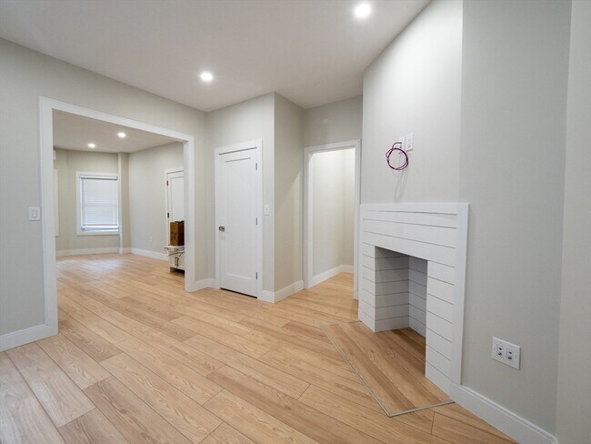 Building Photo - 20 Winslow Rd