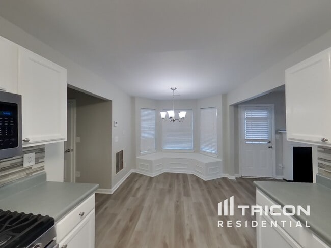 Building Photo - 5570 Hosea Ct