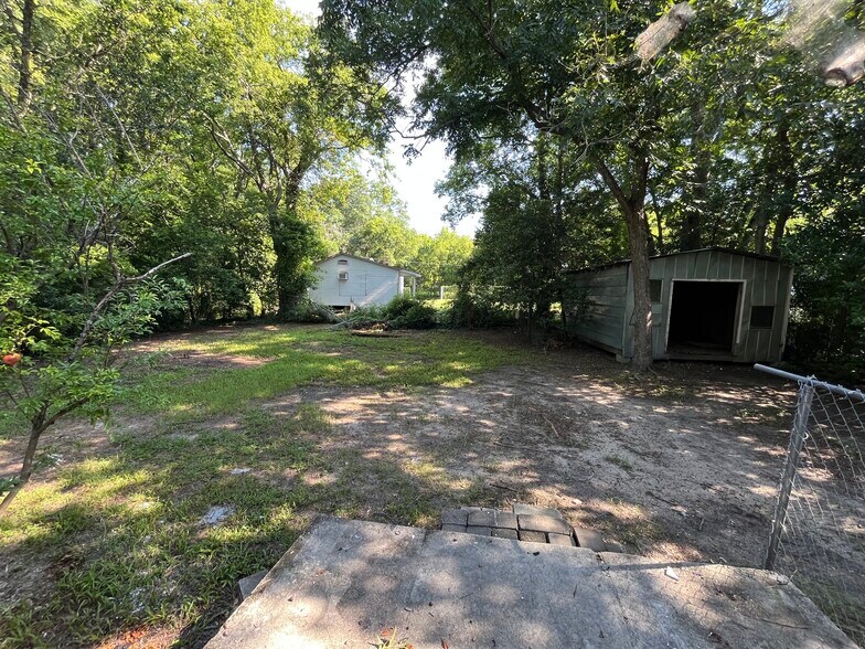Building Photo - 3905 Robinson Rd