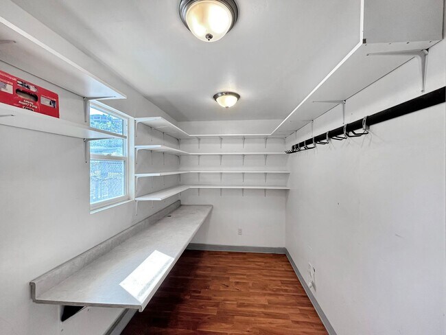 Building Photo - Beautiful 4BD/2BA W/ 2-Car Garage, AC, and...