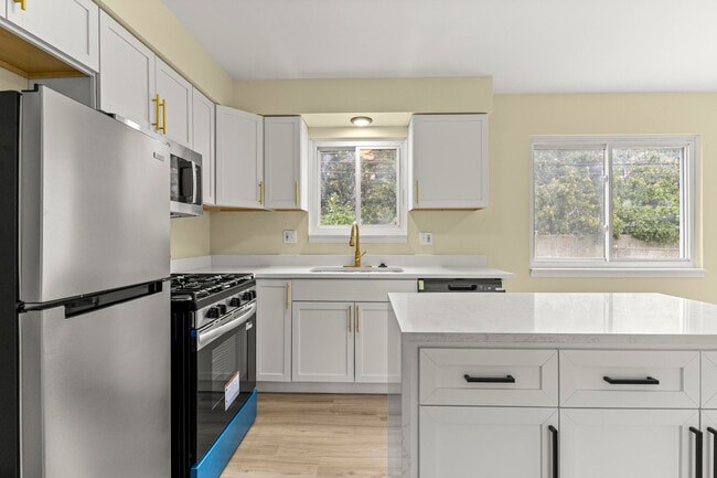 Building Photo - 22483 Sunnydale St
