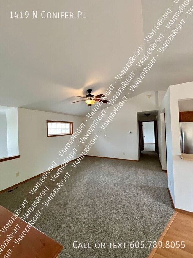 Building Photo - 1419 N Conifer Pl