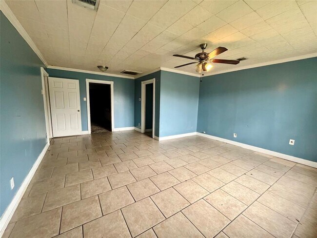 Building Photo - 6507 Longview St