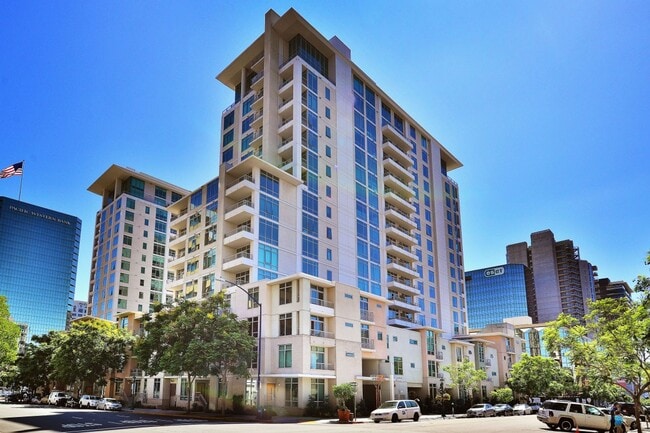 Building Photo - Spacious 2B/2BA Acqua Vista Condo w/ A/C & Washer/Dryer!