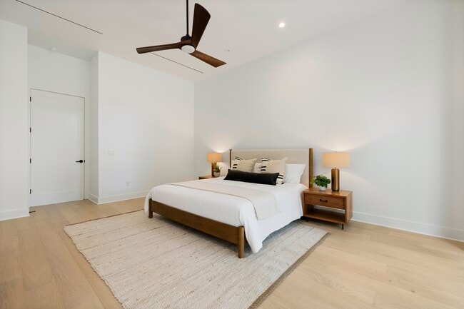 Building Photo - 2504 Bluffview Dr