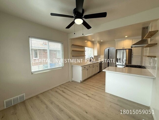 Building Photo - 1452 Hollywood Ave