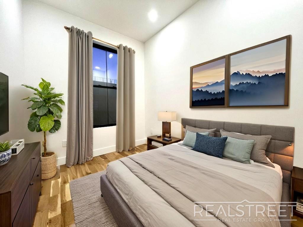 Building Photo - Marconi Place