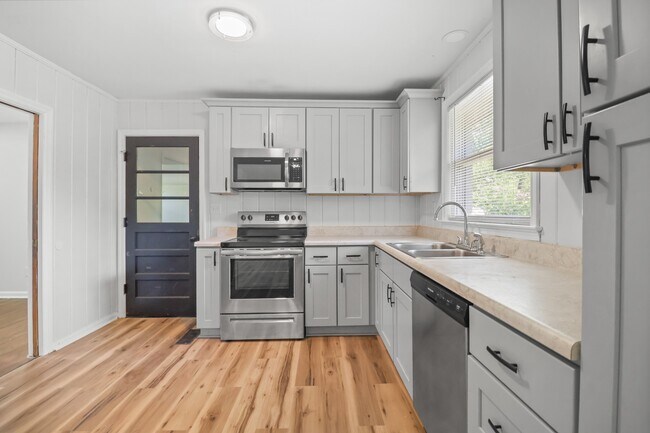 Building Photo - 10 Lexington Dr