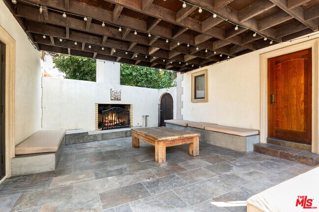 Building Photo - 11159 La Maida St