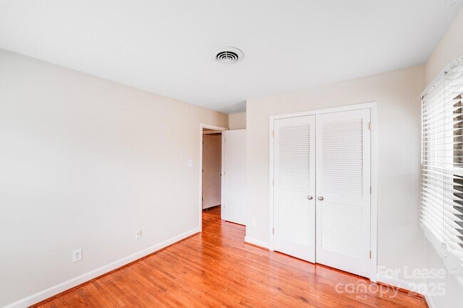 Building Photo - 5001 Vescova Ct