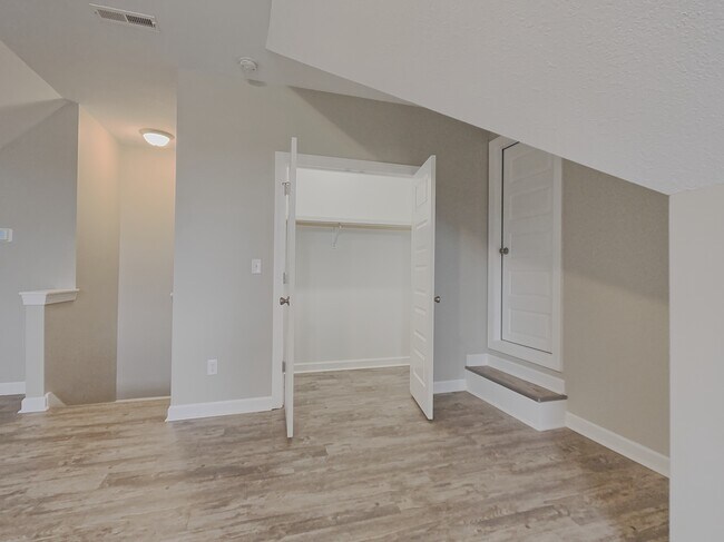 Building Photo - 602 Princess Anne Cir