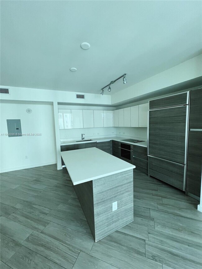 Building Photo - 1100 S Miami Ave