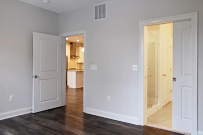 Building Photo - 3-bedroom villa with 1st floor primary