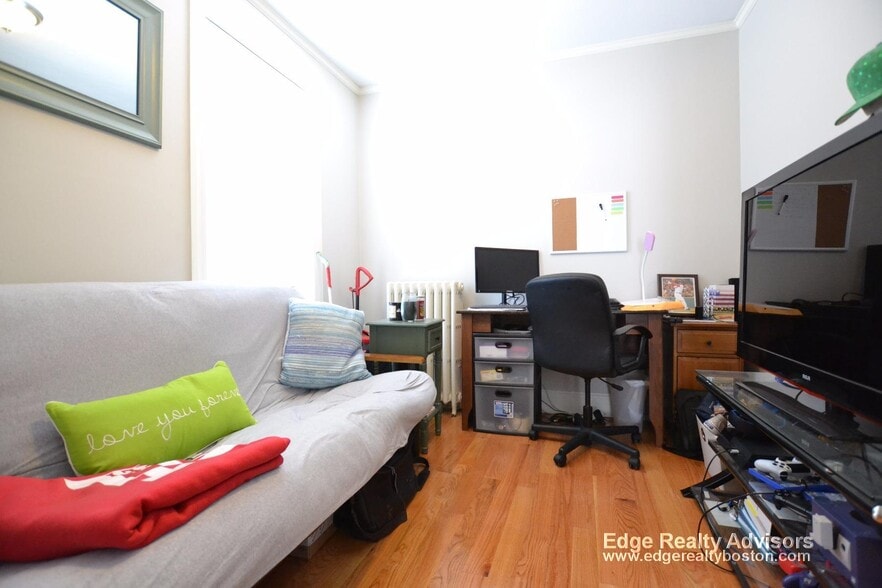 Building Photo - 33 Bigelow St