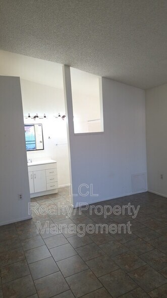 Building Photo - 26661 Braddock Rd