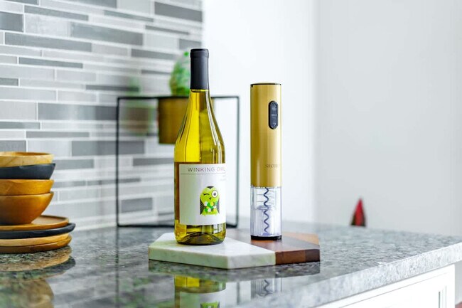 Building Photo - 256 W Poplar Ave