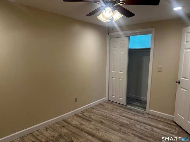 Building Photo - 4 Eastview Dr