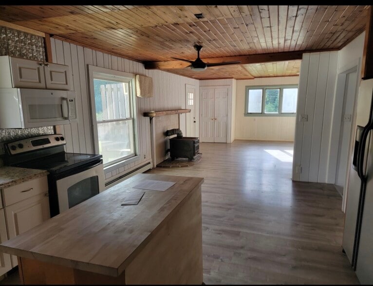 Building Photo - 6 Granite Ln