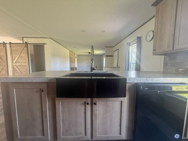 Building Photo - Spacious 4-Bedroom Home on 1 Acre in Peaceful Rickman Setting
