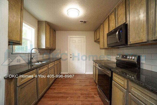 Building Photo - Move in ready. Updated 3 bed in NW OKC!