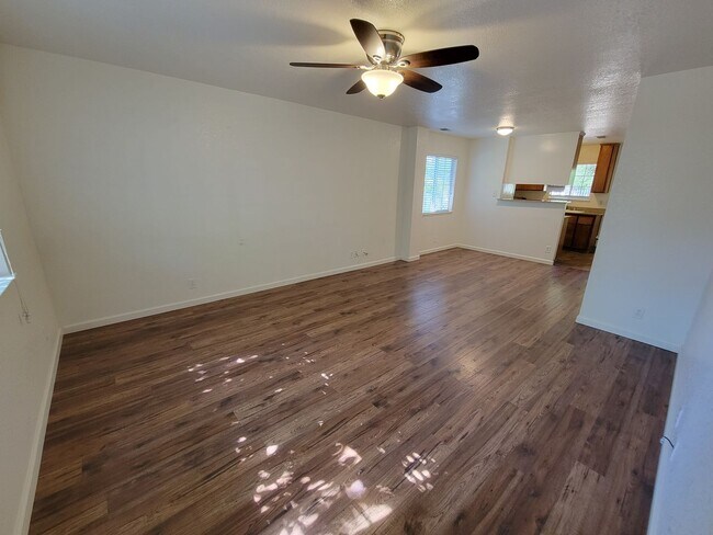 Building Photo - Two Story 3 Bedroom 2 Bath Condo in Chico for Rent!